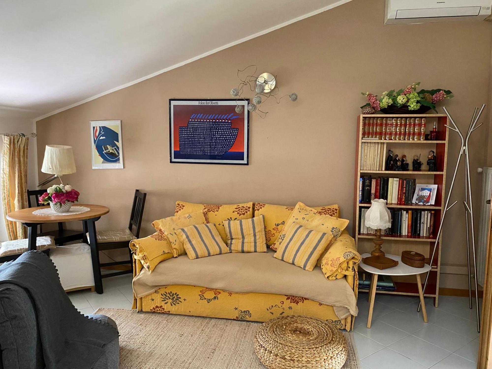 Apartment La Mansarda Di Orni Ivrea