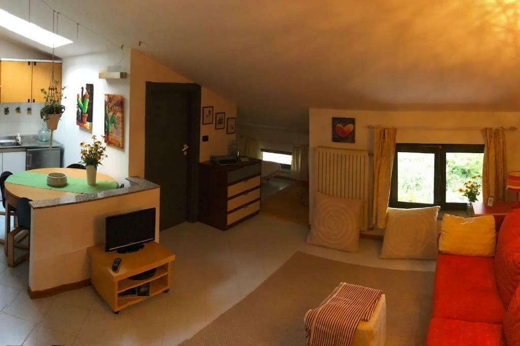La Mansarda Di Orni Apartment *